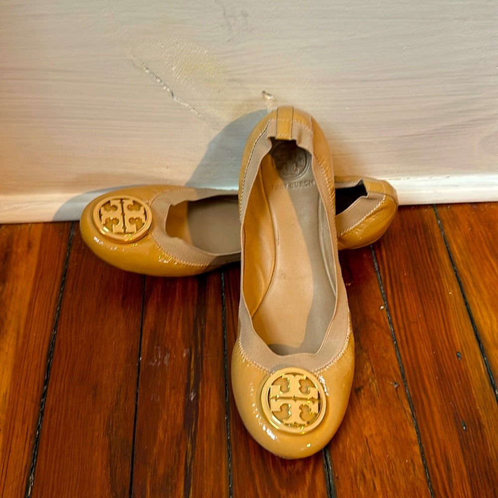 8.5 Tory Burch Tan Flats